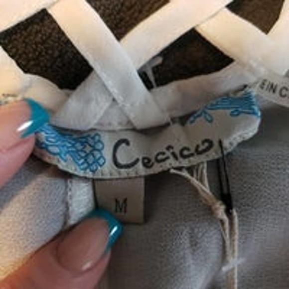 Nwt Cecico white decorative sheer tank size M - Picture 3 of 3